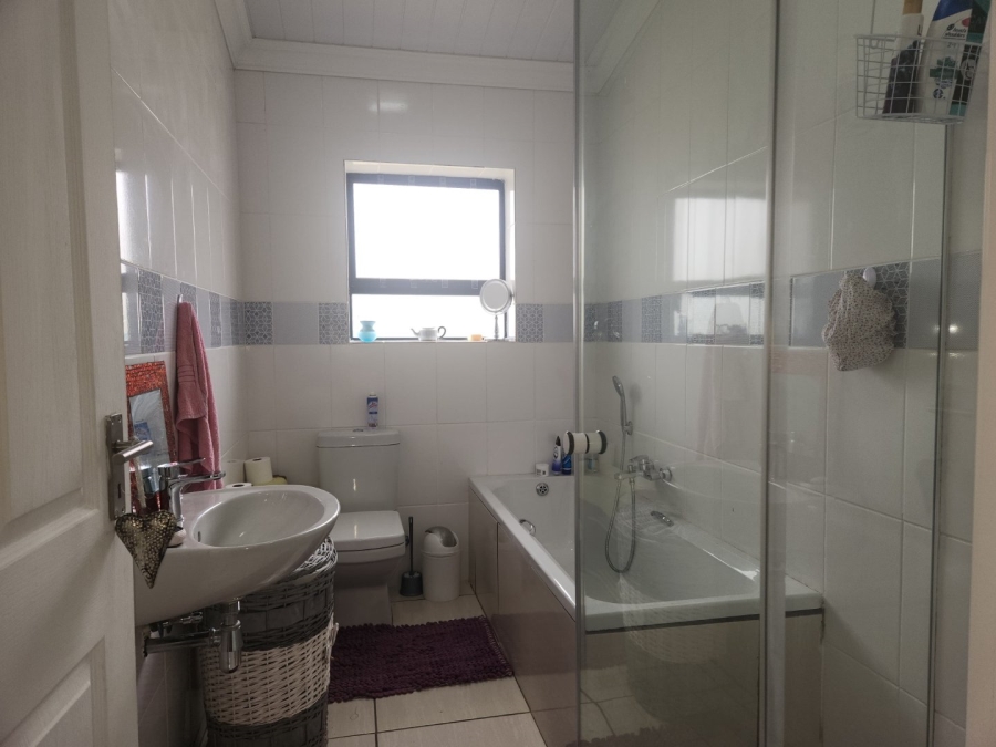 2 Bedroom Property for Sale in Pacaltsdorp Western Cape